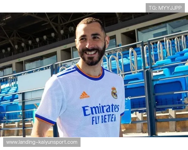 爱德华兹赛后暖心送球衣!狼王圈粉又赢球 爱德华兹赛后暖心送球衣!狼王圈粉又赢球