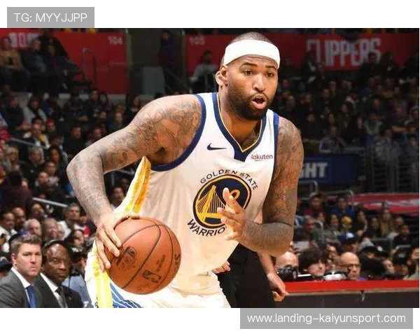 休斯外线命中十足果断,犹他全队情绪高涨