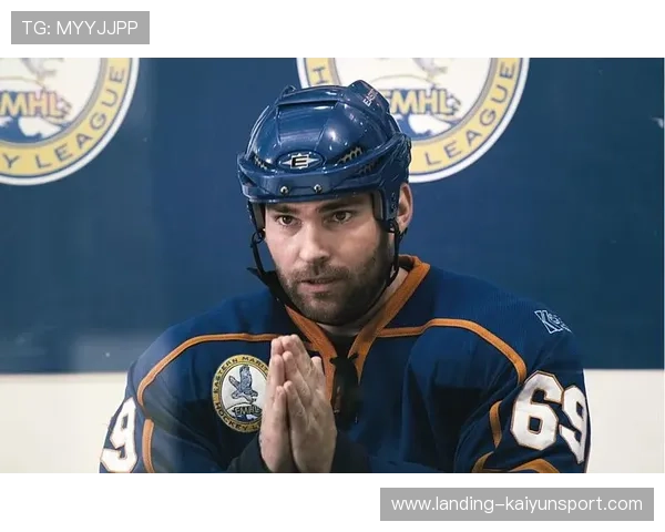 冰球巨星上演五分钟帽子戏法,全场沸腾 冰球巨星上演五分钟帽子戏法,全场沸腾