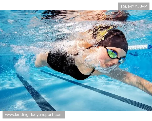 水下定向游泳动作线条干净